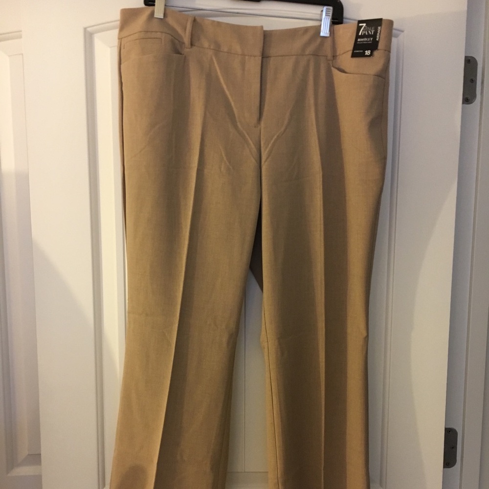 NY&CO 7th Avenue Bootcut Pant